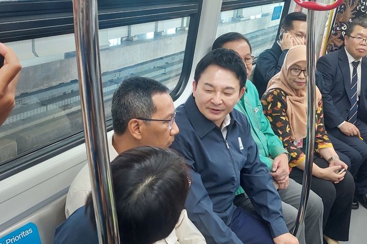 Menteri Transportasi Korsel Puji LRT Jakarta: Sangat Sukses Beroperasi di Indonesia