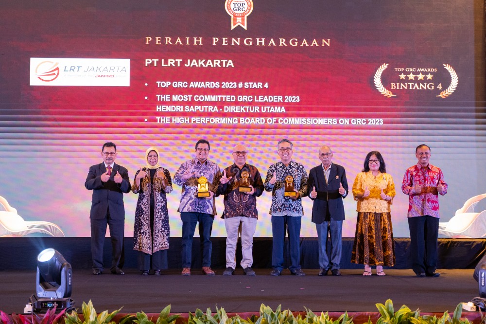 Komitmen Terapkan Prinsip GCG,  LRT Jakarta Raih Penghargaan TOP GRC Awards 2023 