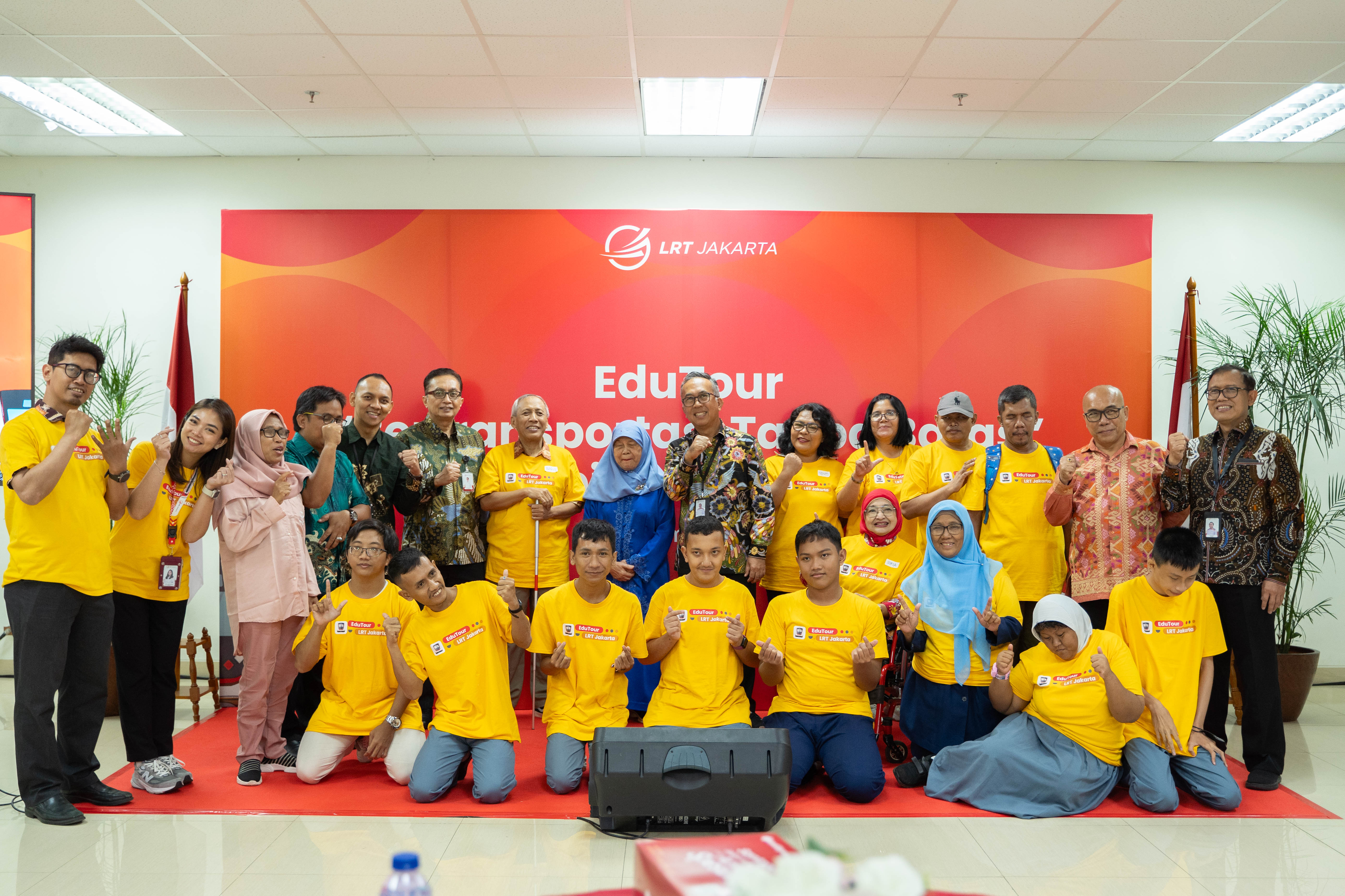 TOGETHERI5E: EduTour “Bertransportasi Tanpa Batas” LRT Jakarta dalam Hari Disabilitas Internasional