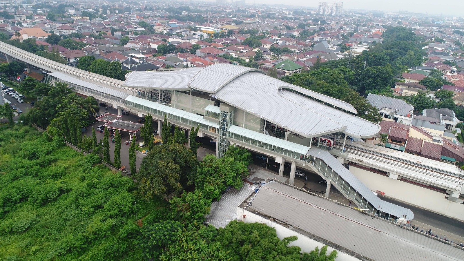 Teknologi Atap LRT Jakarta yang Hemat Energi dan Sejuk Alami